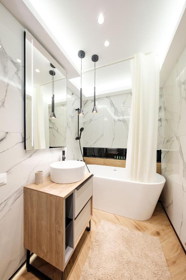 Brand New Luxury Apartment In The Heart Of براشوف المظهر الخارجي الصورة